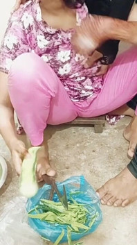 Awek India yang bekerja mengongkek cakap kotor Bangla