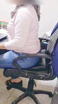 나는 마침내 내 사무실 2부에서 나를 따먹을 동료를 얻었다.