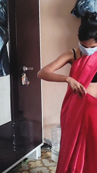 Bhabhi desi menukar pakaian di hadapan Abang Ipar.