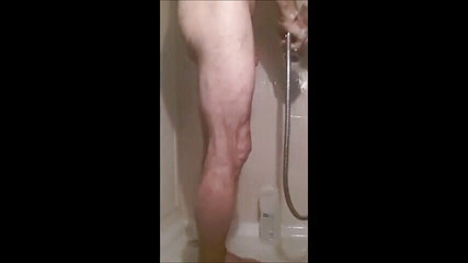 Charlotin: Gay muž má sprchu