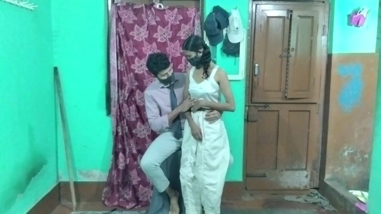 Horrny-Archana: Hintli öğretmen öğrenci kızı cezalandırıyor