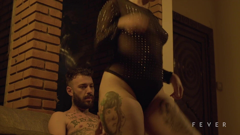 Fever Films: 18 anos, menina rabuda seduz amigo e fode duro