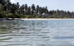 I nostri momenti per nudisti .. Mia moglie nudista filippina che si gode l'isola nuda