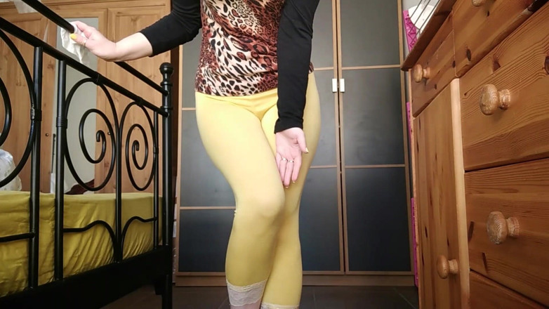RavenBigAss: Wetting kissa desperat milf hemmafru