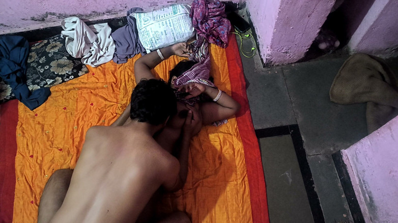 Amarjit2526: meri sauteli mammi ke paas itni bari, gol gand hai...