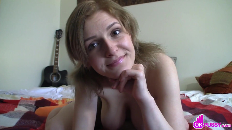 European Classics: Sweet teenage chick satisfying herself