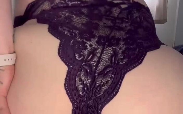 Natalie Moore: Adorazione del culo - lingerie viola