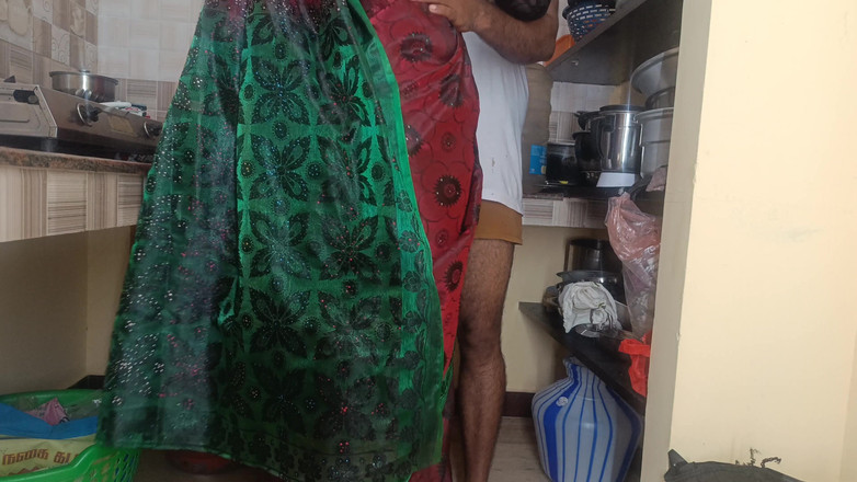 Palani69: SousedKa Batchelor si užívá trojku s vdanými ženami a její nevlastní...