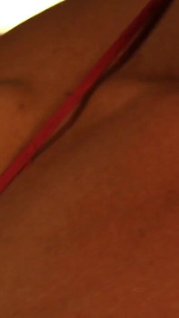 Grote mooie bodybuilder Amber berijdt de Sybian