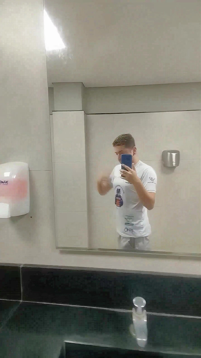 Marcosninfo: Tôi suýt bị bắt gặp bởi nhân viên bảo vệ...