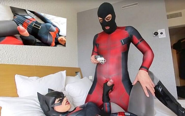 Nylon Xtreme VR: VR 3D Nora Fox Batwoman follada en medias