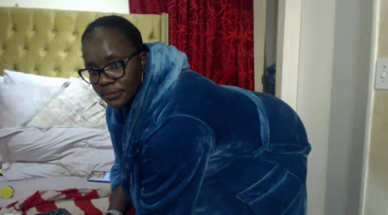 Legendary Booty Overdose: Horny SSBBW Masturbating and Having Breakfast in Bed