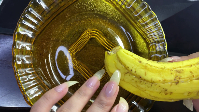 Goddess Li: Long Natural Nails और Banana
