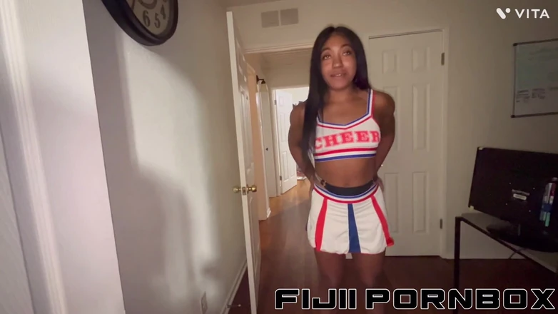 Fijii pornbox: Чернокожая шлюшка только то, что я хотел на Рождество , это мой папочка с большим черным членом