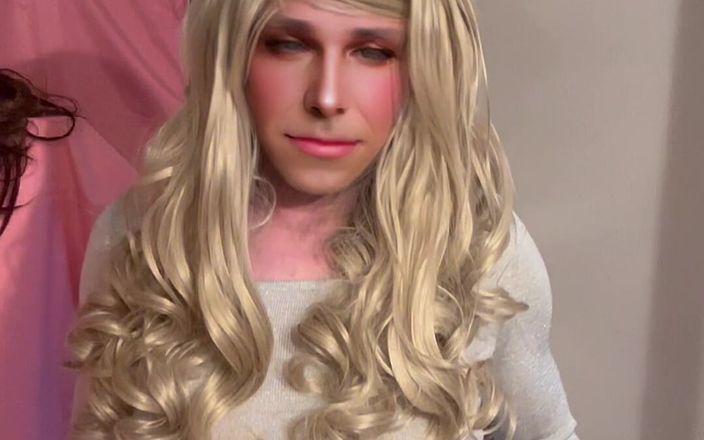 Laura Luiscz: Sissy Crossdresser Cat Walk Training
