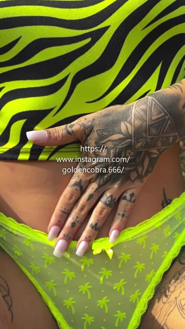 G0lden C0bra: Neon underwear