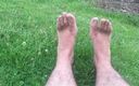 Manly foot: Eindelijk een plek om met mijn voeten te pronken, wachtend...