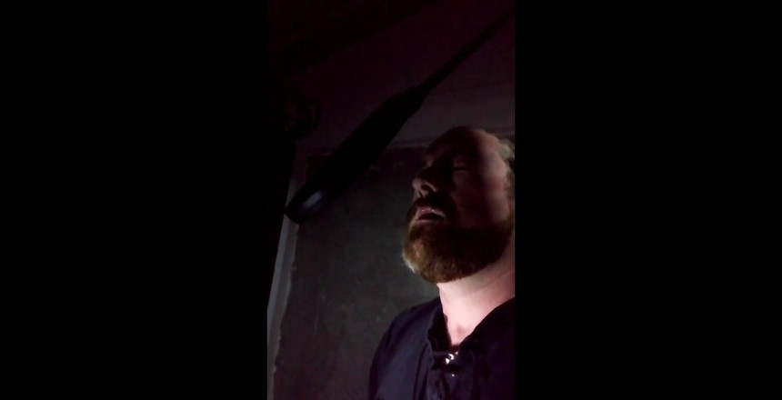 Dirty Talking Guy: Achter de schermen tijdens het opnemen van een erotische audio....