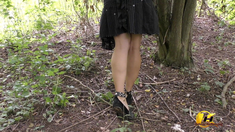 Katerina Hartlova: 森林中的哥特风获得高潮