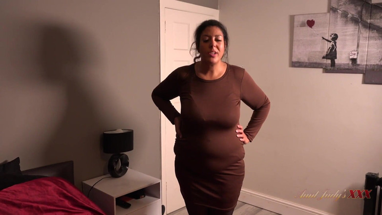 Aunt Judy's XXX: TetaJudysXXX - Vaše prsatá bbw hospodyně Cassy tě chytí se svými...