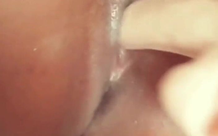 Juicy fat pussy: 黑人独奏手淫火爆
