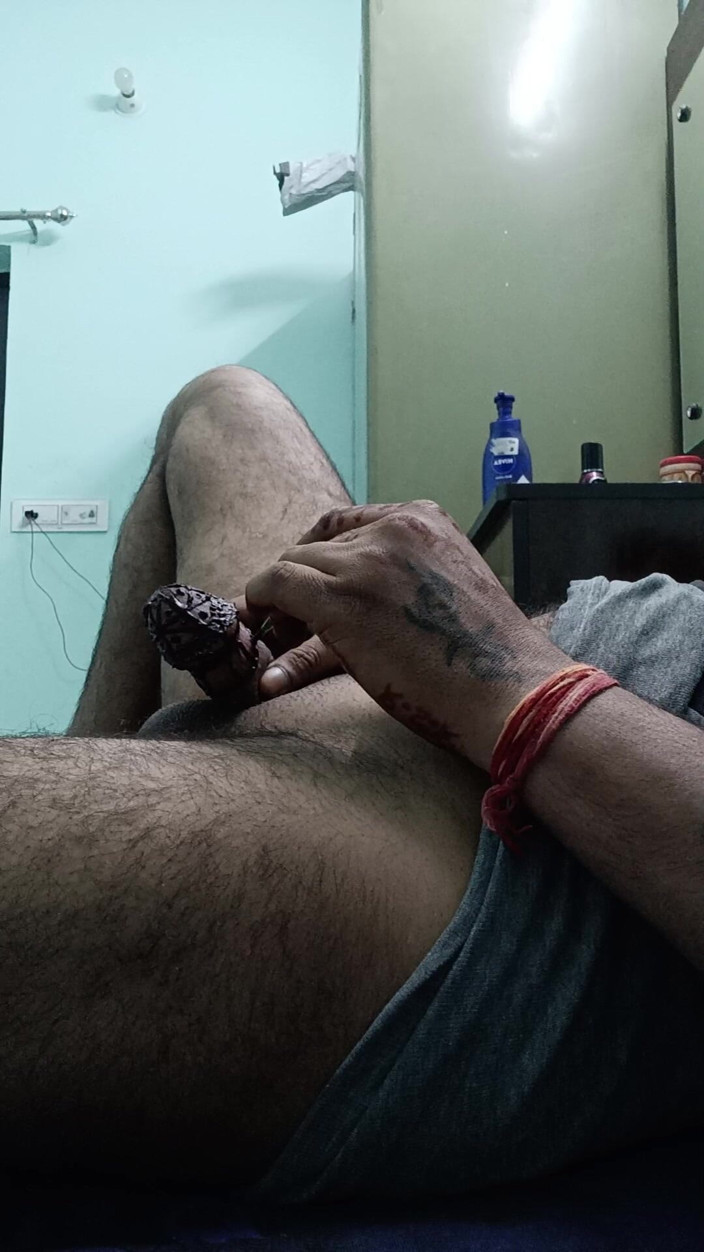 Rajasthani-old-lover: Hintli adam duş ve seksin tadını çıkarıyor
