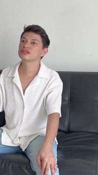 첫 게이 캐스팅인데, 앞으로 무슨 일이 일어날지, 그리고 그가 나를 어떻게 섹스할지 기대되면서도 긴장되고 설레는 기분이에요