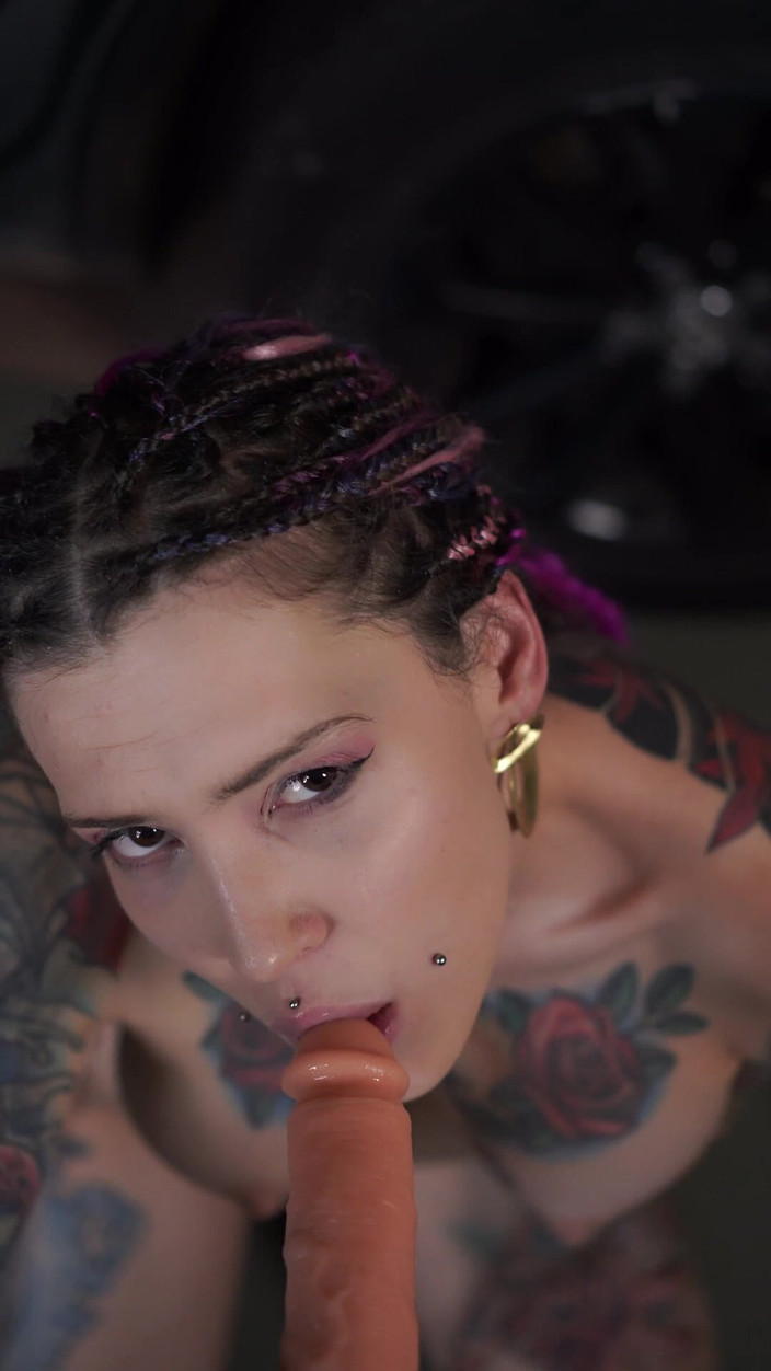 Roxy Rain: Sweet Lips on the Toy