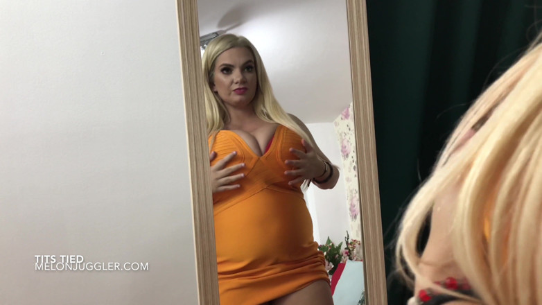 Big Bouncing Boobies: Kitty Mignonne, seins énormes ligotés