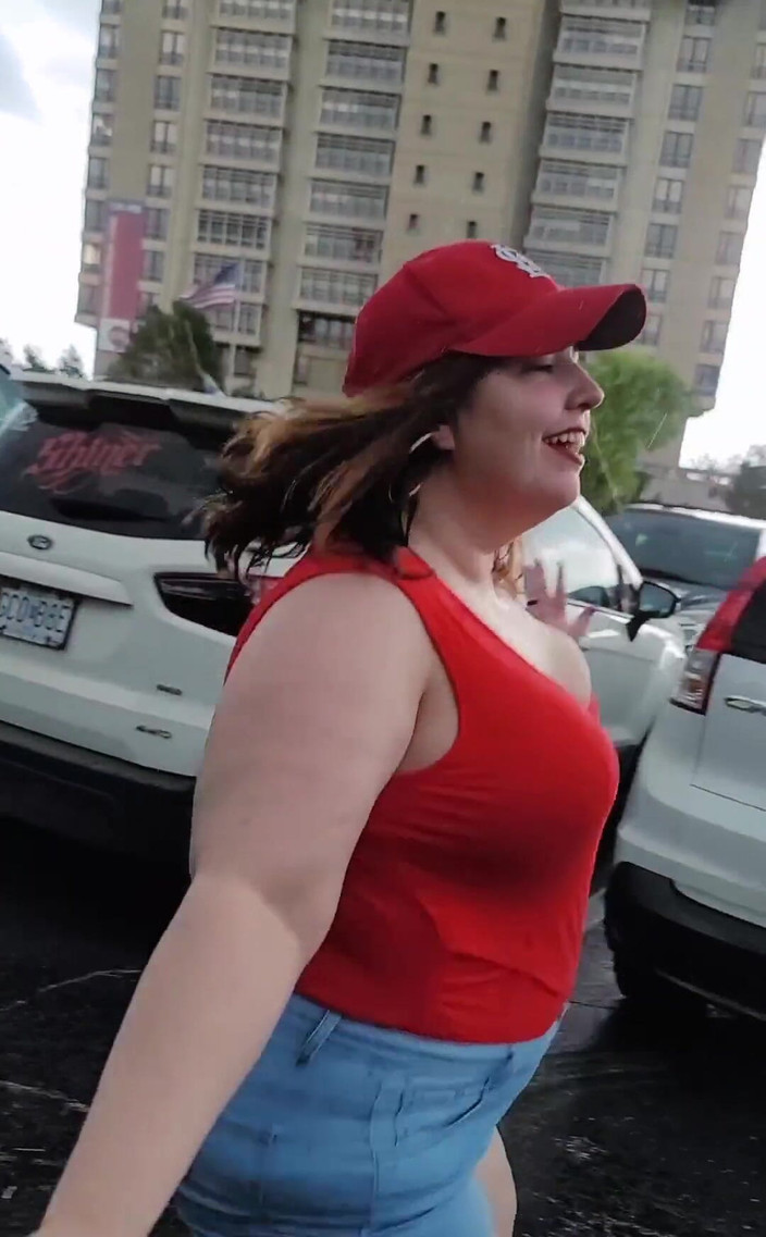 KinkyKatie: Dostaliśmy deszcz, a moja głupia dupa postanawia wskoczyć w kałuże