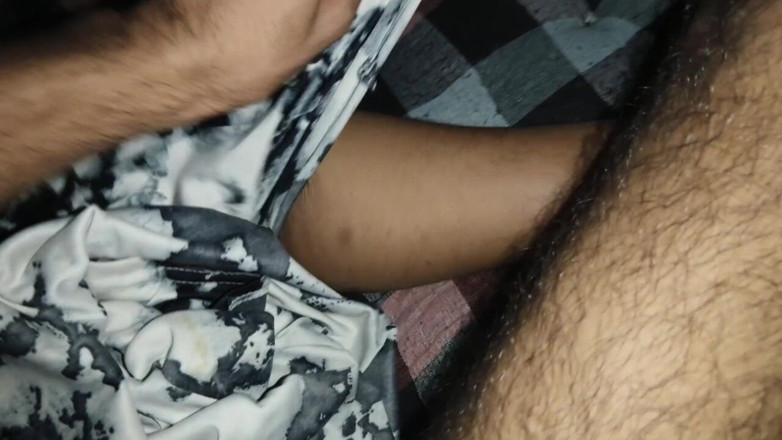 xxxking: Mă odihneam în camera mea și fratele meu vitreg și-a introdus penisul în pizda...