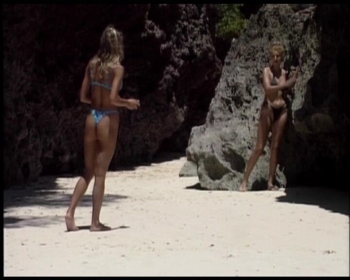 Deutsche Frauen: Lesbičky z Německa se navzájem lízají na pláži