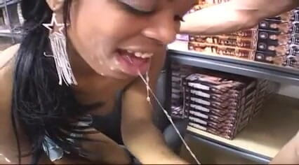 Miami Reality: Sexy ebony blowing a throbbing white cock