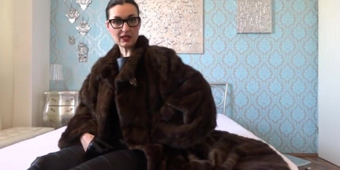 Lady Victoria Valente: Umilire cu mini-pulă