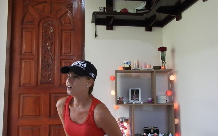MissAnja_FH: Désespoir, pipi, pantalon de yoga