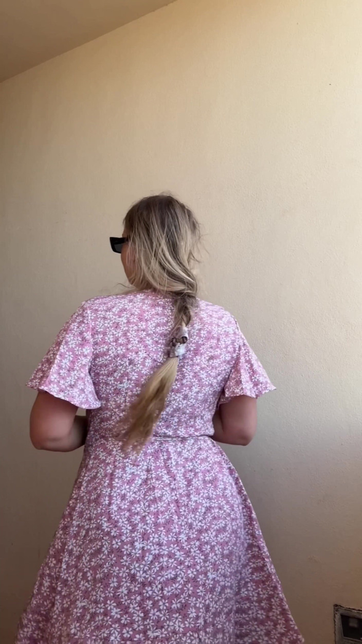 Emma Voyeur: パンティなしの女の子、アソコと胸を見せる公開コンピレーション