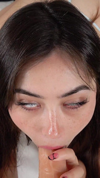 Chloe Surreal - velká přírodní masturbace
