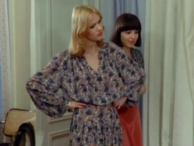 European Classics: Brigitte Lahaie和kathy Stewart在桌子底下给老板