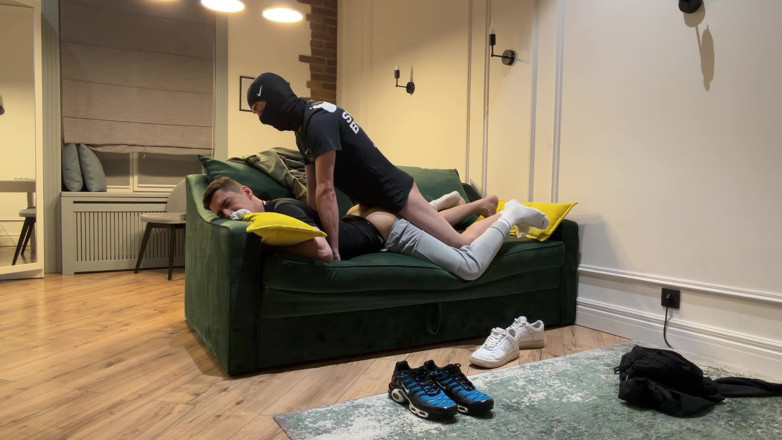1JackDaniel: Caldo sesso gay con scarpe da ginnastica e calzini sporchi