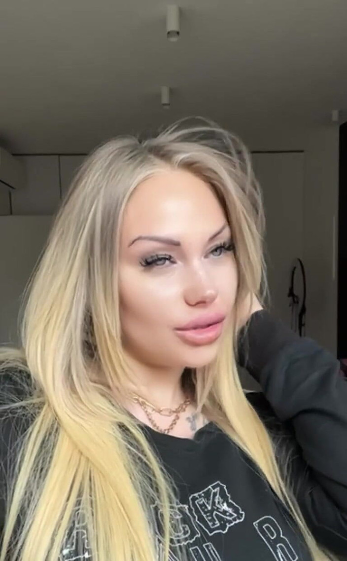 Goddess Misha Goldy: Это началось с случайного, а теперь его превратились во что-то больше, чем вы ожидали. Смотрю на тебя