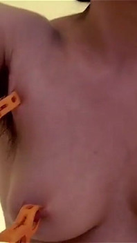 Body hair &clothespin provocação