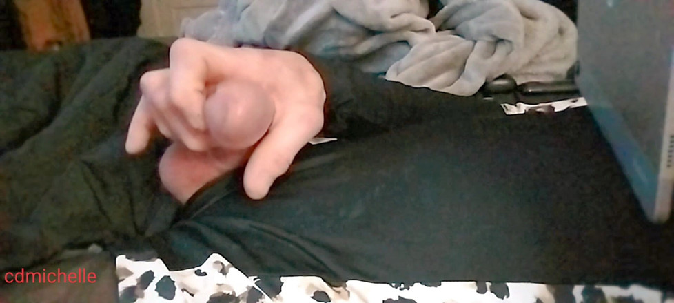 Feeling sexy today crosdressing: Trav con la tuta di spandex si masturba