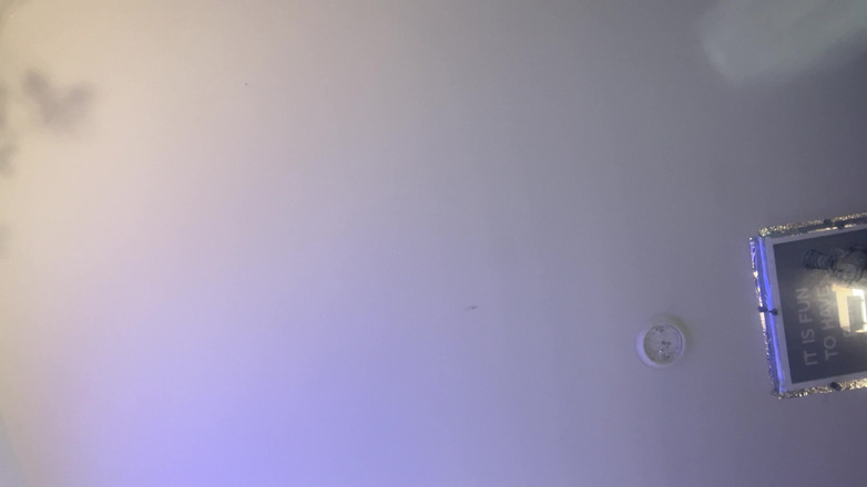 Savage confidence: Leżący na łóżku z kamerą między nogami zobacz mnie popiersie 4 U