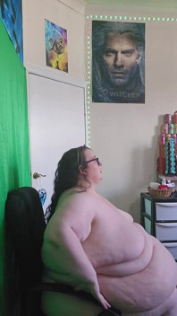 Side on Belly Goddess SSBBW Ladybrads