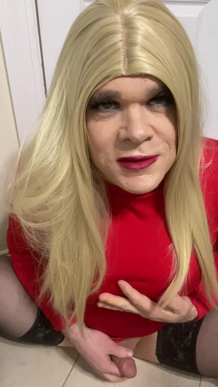 MadisonCD2025: Sexdriven kåt crossdresser pratar smutsigt och har sedan pojkvän berätta...