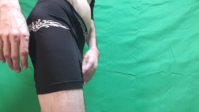 HeIsSooThin: Zwarte boyshorts passen