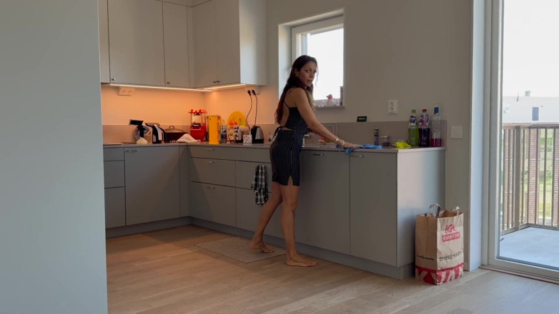 LoveAndRopes: Heiße MILF Mit Natürlichen Möpsen Reitet Hart, Bis Sie Bei...