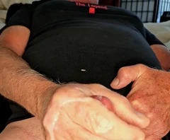 Ficando duro e acariciando meu pau e gozando duro pensando em foder minhas meninas favoritas