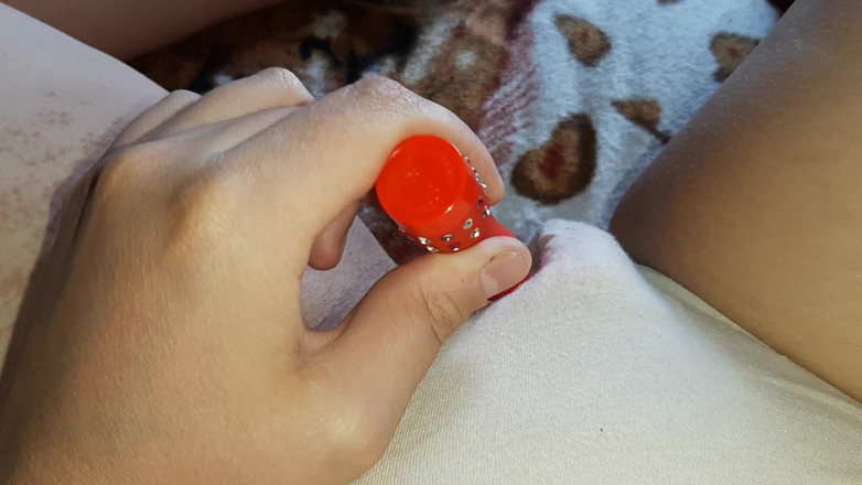 Lesbian-candys: Ho stuzzicato il clitoride con un vibratore fino a quando...