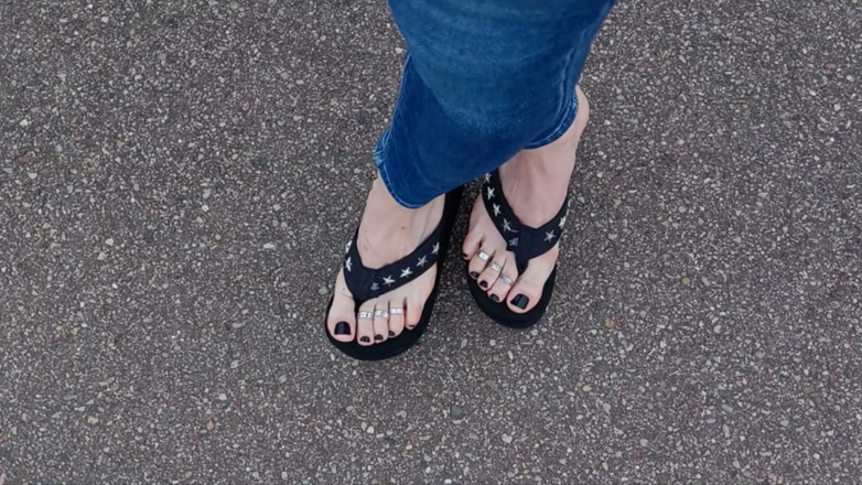 Heelex: I Cum on a Walk in Broad Daylight, Not Using...